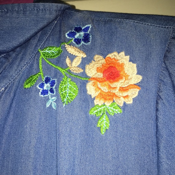 Andree top button front denim blue with floral embroidery long sleeves L - Picture 3 of 6